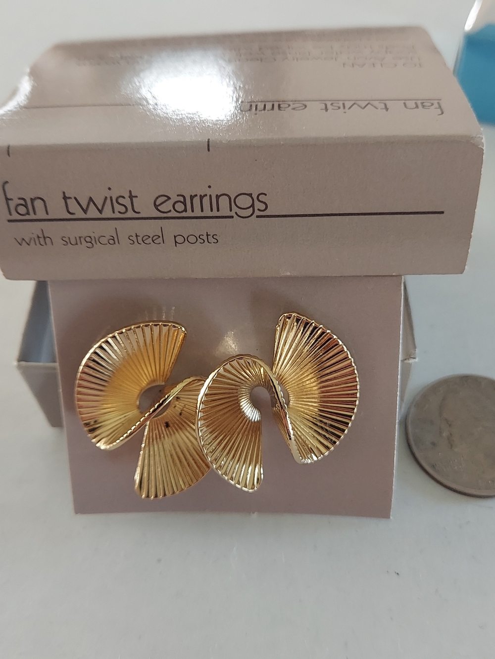Vintahw Avon Gold Fan Twist Earrings